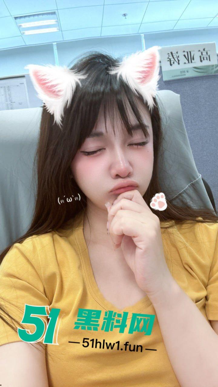 真实附近人撩骚认识个80后极品美少妇,颜值高身材超赞巨乳白嫩翘臀美腿,大大的眼睛看着就撩人。-3