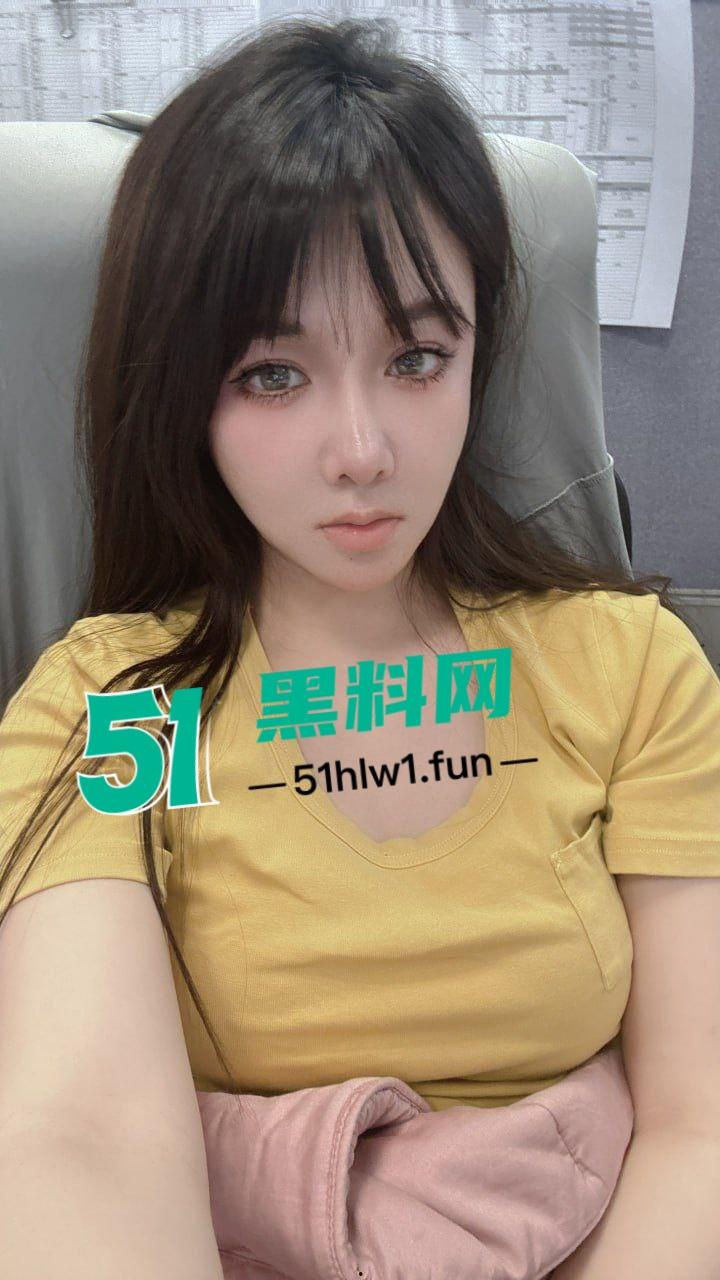 真实附近人撩骚认识个80后极品美少妇,颜值高身材超赞巨乳白嫩翘臀美腿,大大的眼睛看着就撩人。-4