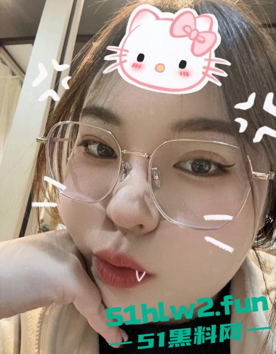 邯郸微胖骚货【钱晶晶】又骚又浪,微信激情视频泄露,男友录屏疯传,舔嘴娇喘主动掀裙,床上不得翻天?-5