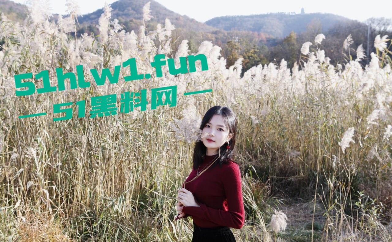 已婚老板带眼镜秘书出差,酒店运动操到天亮,工作和爽两不误,大战一夜工作和操逼同步进行!-4