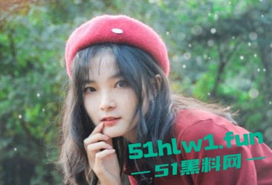 已婚老板带眼镜秘书出差,酒店运动操到天亮,工作和爽两不误,大战一夜工作和操逼同步进行!-7