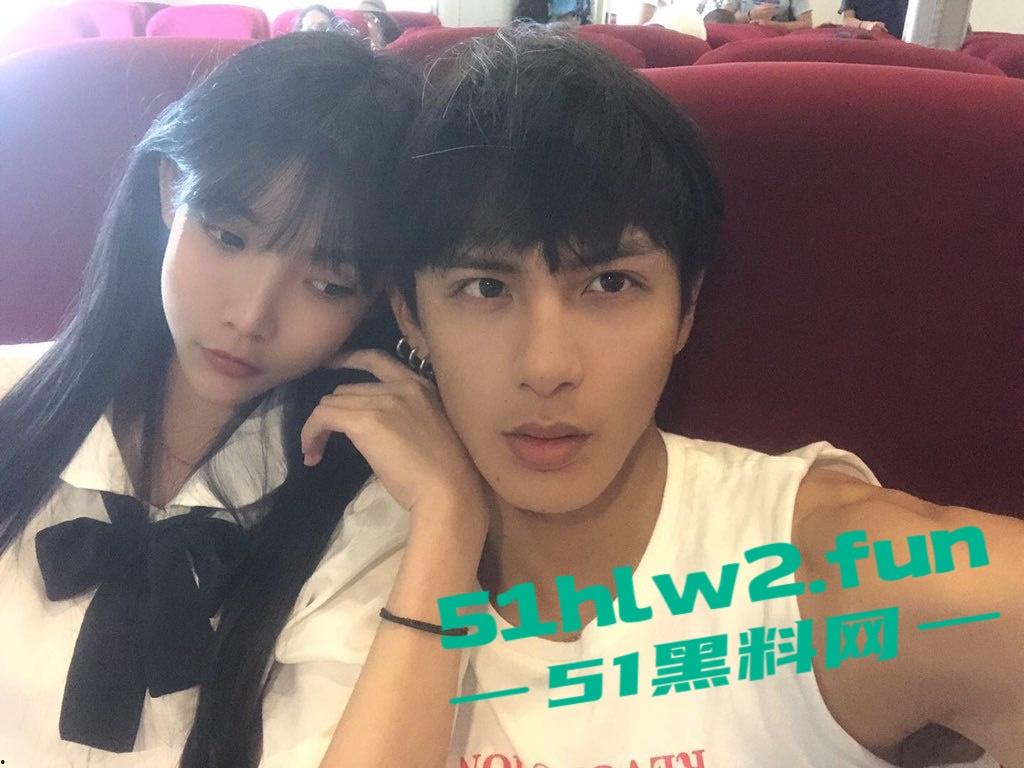 抖音网红情侣【牛逼】广西南宁帅哥美女组合,女主腿长逆天蜂腰翘臀,男友颜值帅气一身肌肉,激情做爱自拍流出!-10