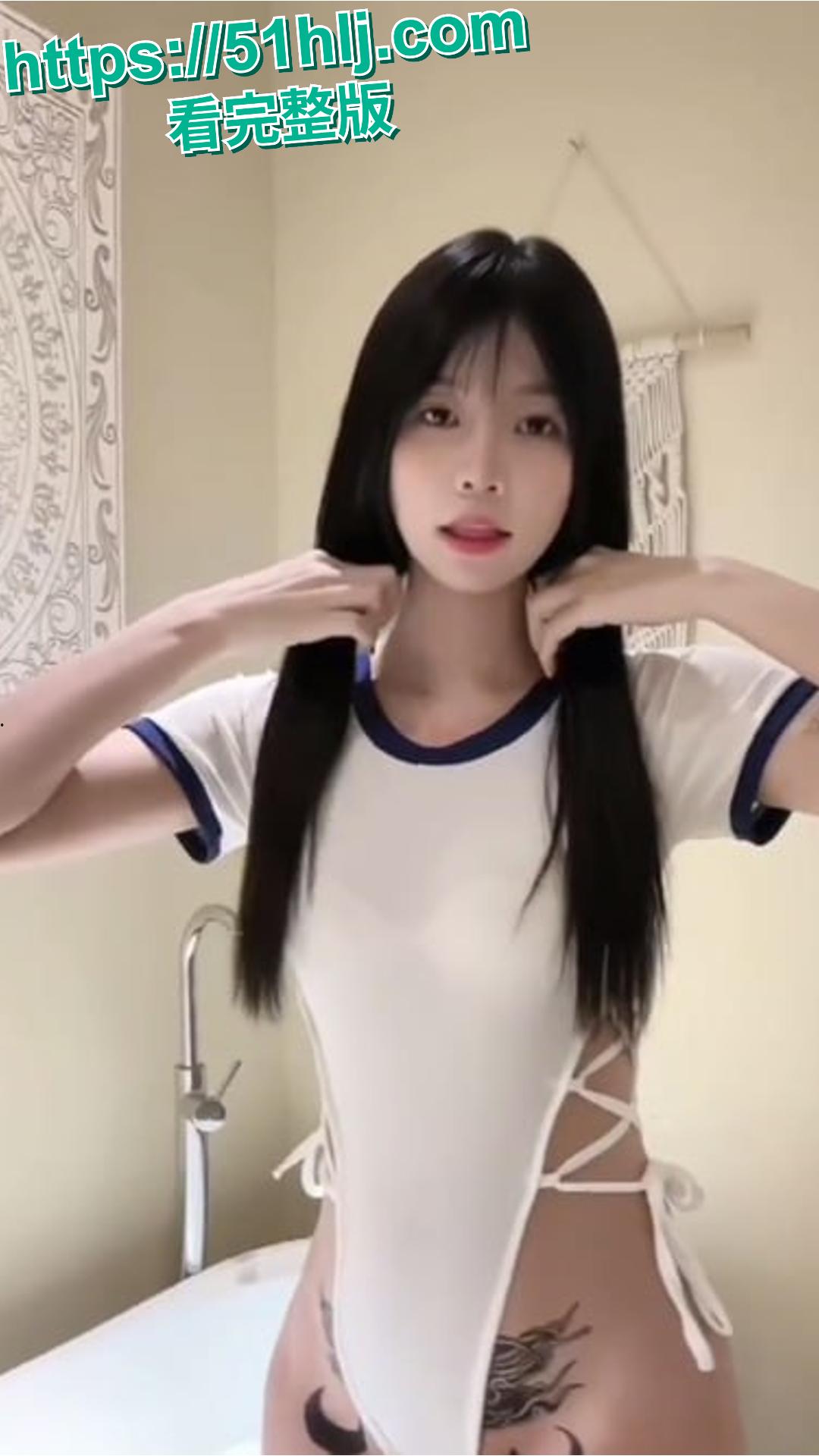 抖音225W粉丝女网红 鱼神 福利视频曝光 妹子车上搔首弄姿诱人至极-4