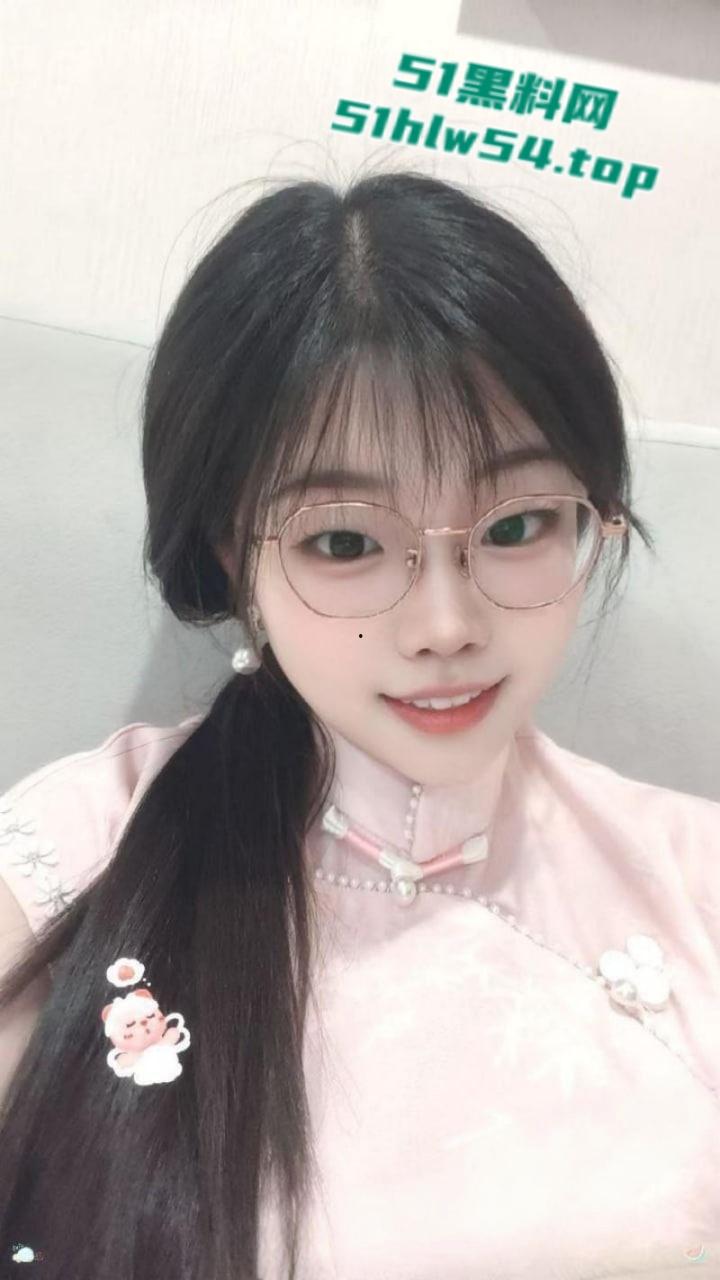 江苏苏州吴江区幼师【姜馨】恋爱期间多次出轨学生家长,男友发现怒曝其私拍泄愤!-3