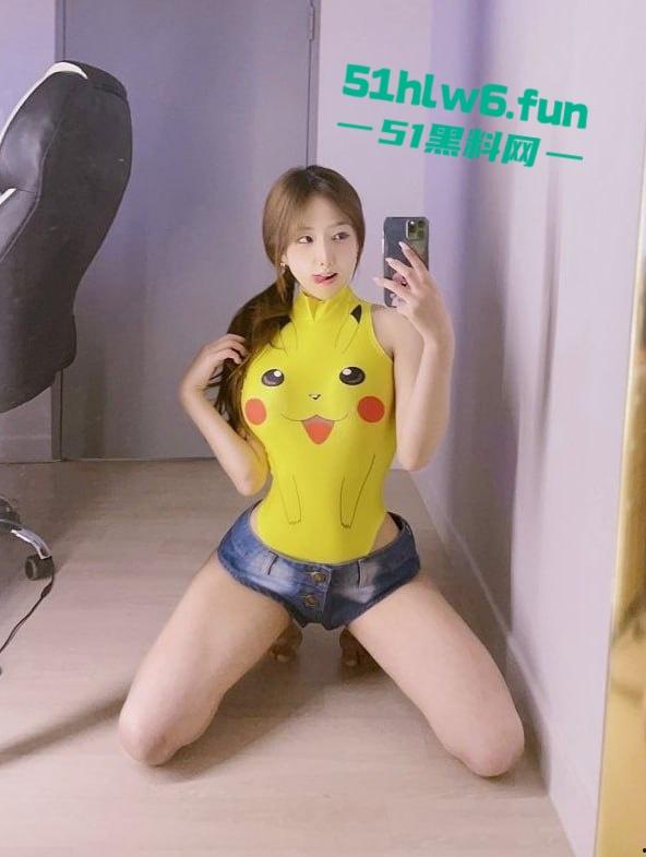 高颜少女吃播主播【金熙宰】下海全裸自慰视频流出，吃播赚钱太难直接下海涉黄捞钱。-1