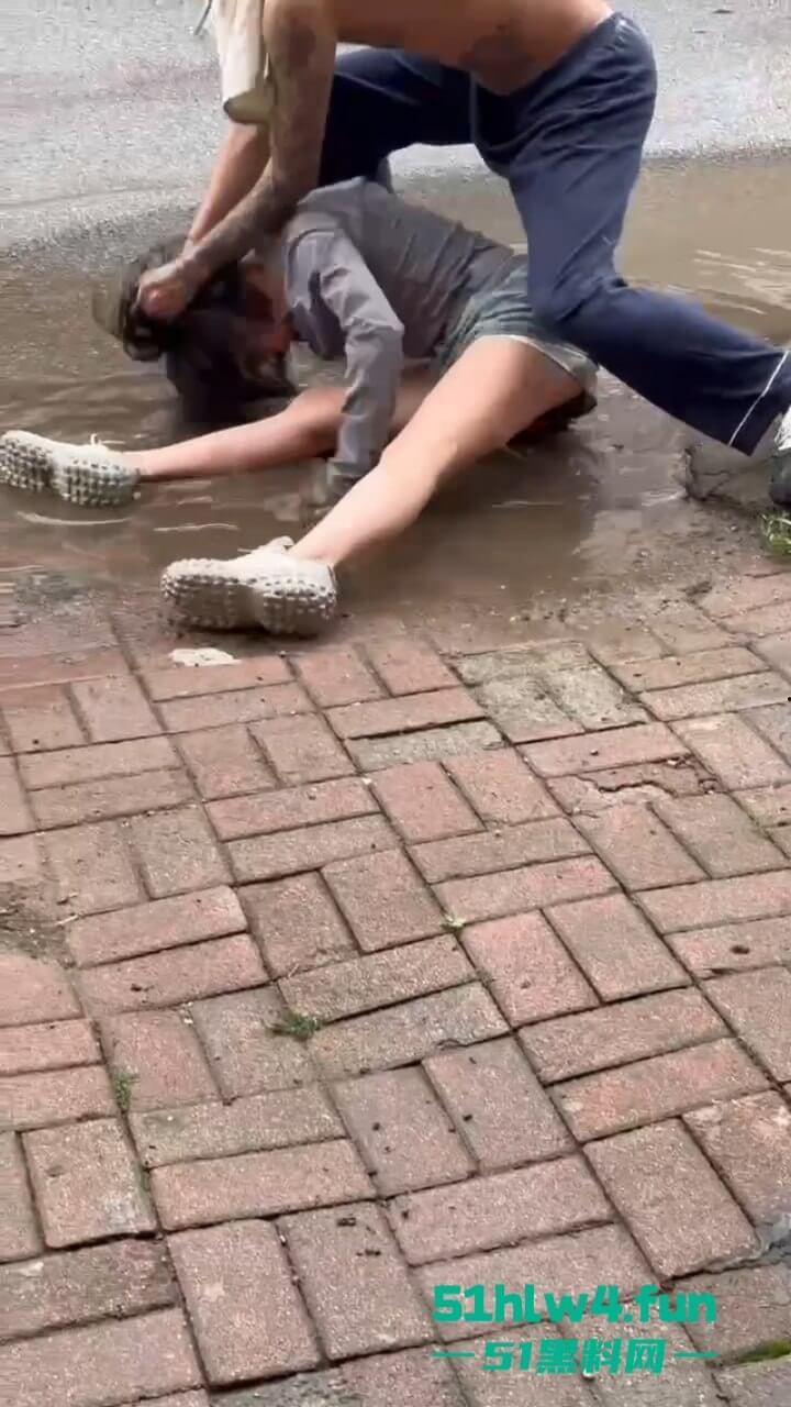 辽宁沈阳妹子磕药过度形如丧尸出街,被纹身男按进臭水沟无情蹂躏视频曝光!-3