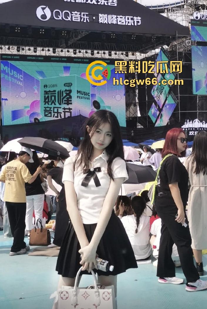 沪上多金大哥抖音评论区招妃,女大翻牌求爆操、面基现场爽到揪奶头揪红,全员在线排队伺候老爷!-18