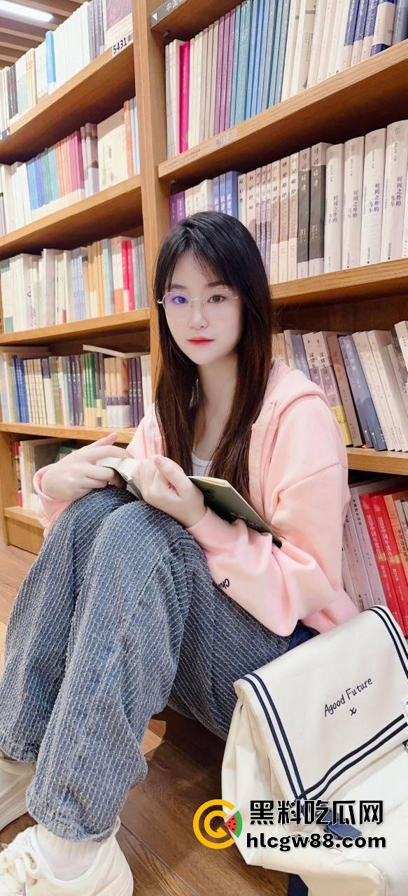 东莞开放大学阳台导管哥爆火,妹子偷拍全程,一边录一边激动,学校这开放程度绝对天花板!-2