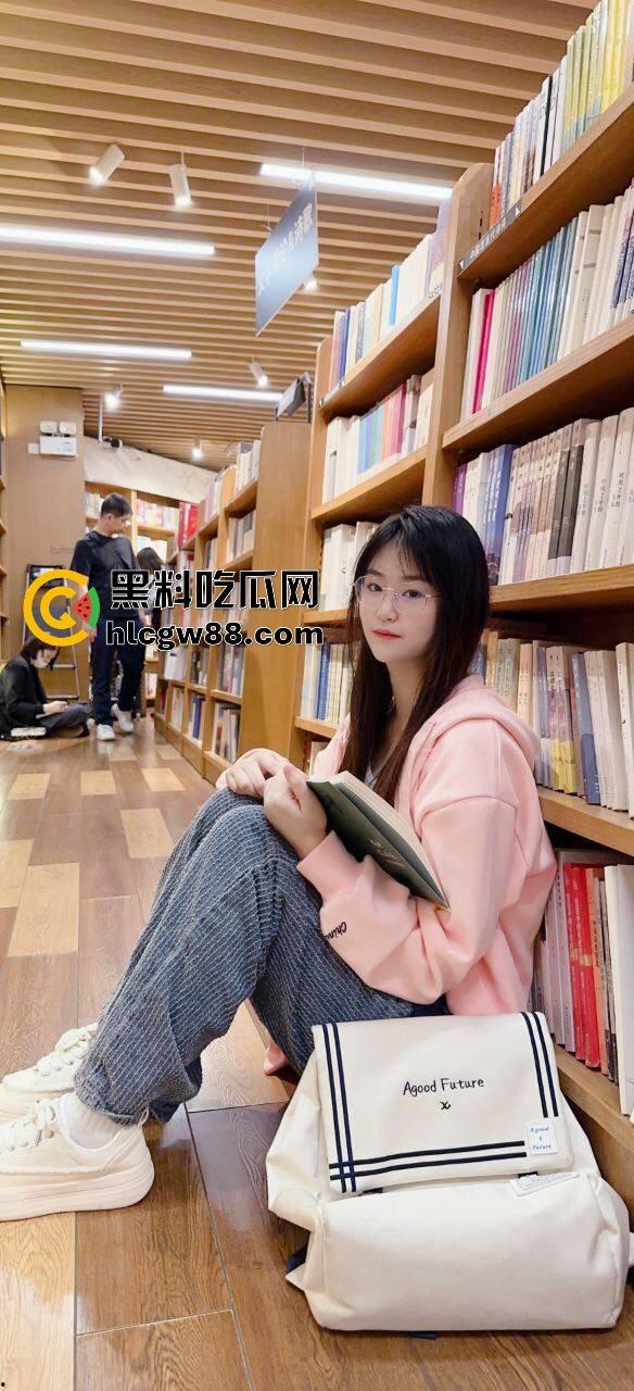 东莞开放大学阳台导管哥爆火,妹子偷拍全程,一边录一边激动,学校这开放程度绝对天花板!-5