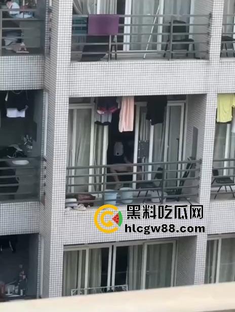 东莞开放大学阳台导管哥爆火,妹子偷拍全程,一边录一边激动,学校这开放程度绝对天花板!-6