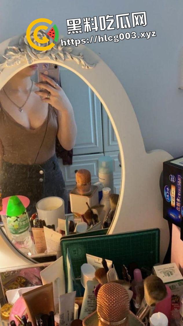 香港大学【陈嘉琪】02年美少女反差母狗 被男友肛塞调教 大屌猛操无毛白虎嫩逼 私密内容被流出-21