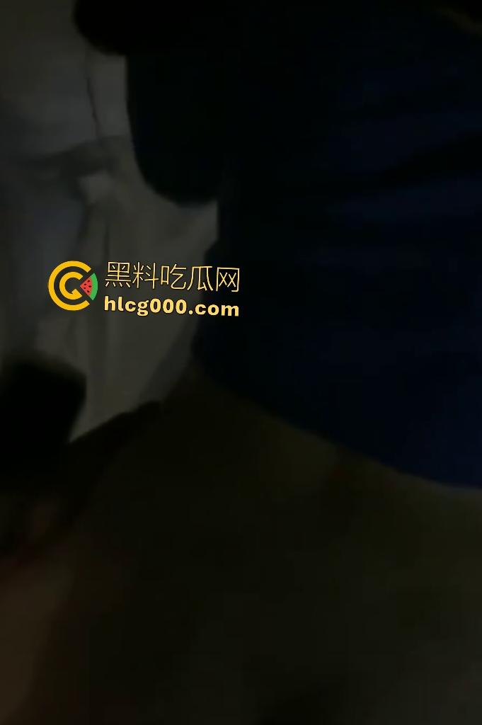 深圳宝安小学女教师【秦新钰】被教导主任迷奸,拉到教师宿舍就是一顿猛操,后入内射完全没知觉!-3