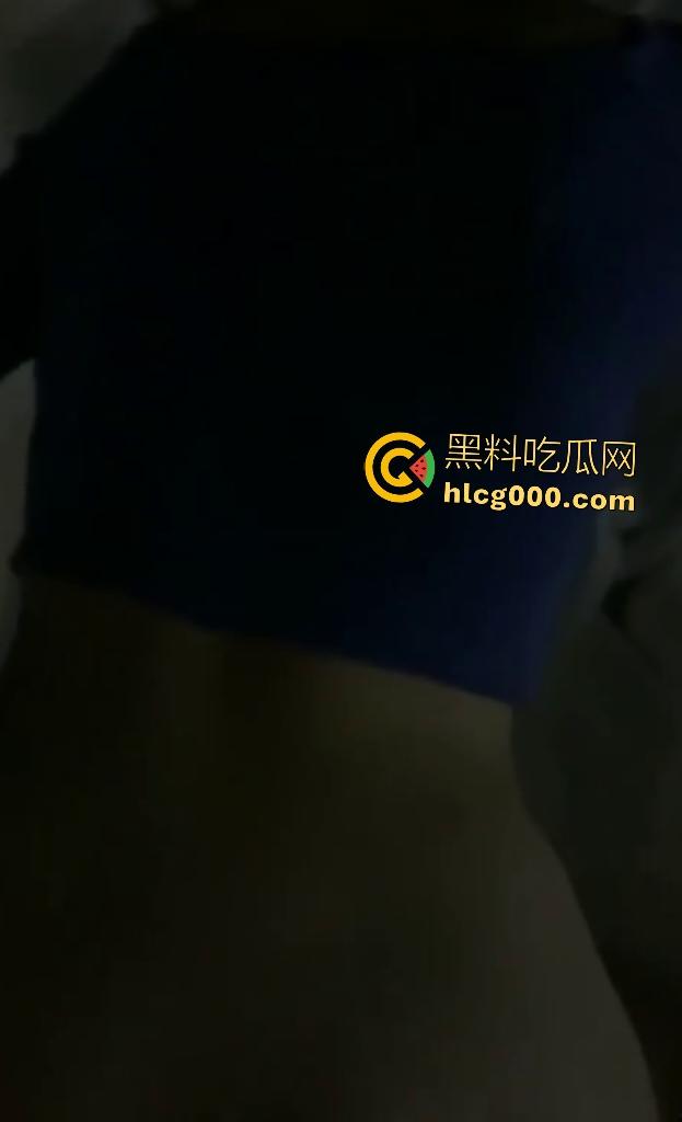 深圳宝安小学女教师【秦新钰】被教导主任迷奸,拉到教师宿舍就是一顿猛操,后入内射完全没知觉!-4