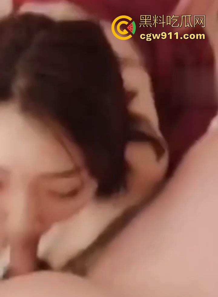 约旅游搭子三亚出游,高颜值极品巨乳,陪吃陪睡全套服务,钱到位可以肆意玩弄,有是羡慕有钱人的一天!-5