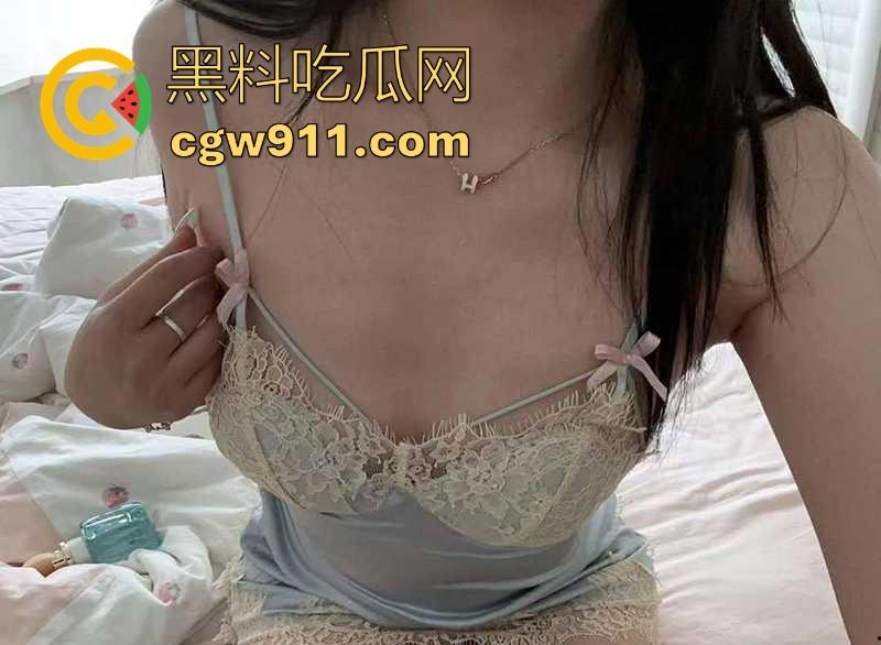 重庆淫荡骚货【周灵浩】高颜值极品身材女神,私下是反差母狗,每天都在发骚,极度饥渴大屌猛入!-3