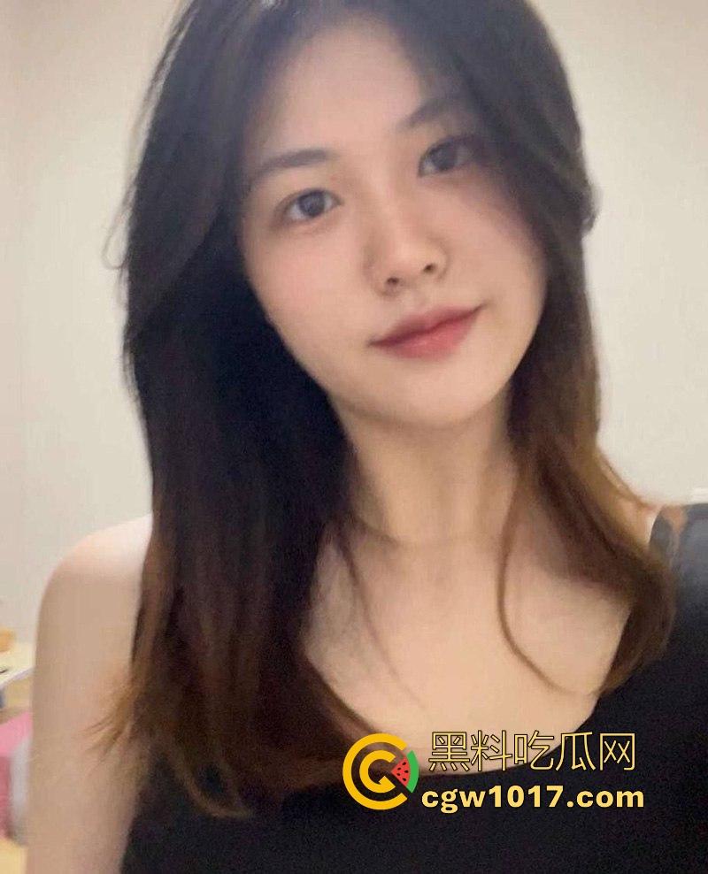 高颜值反差淫荡学生妹,约炮大屌猛男,露脸深喉吞大屌,榨干金主每一滴快感,引爆无尽快感!-1