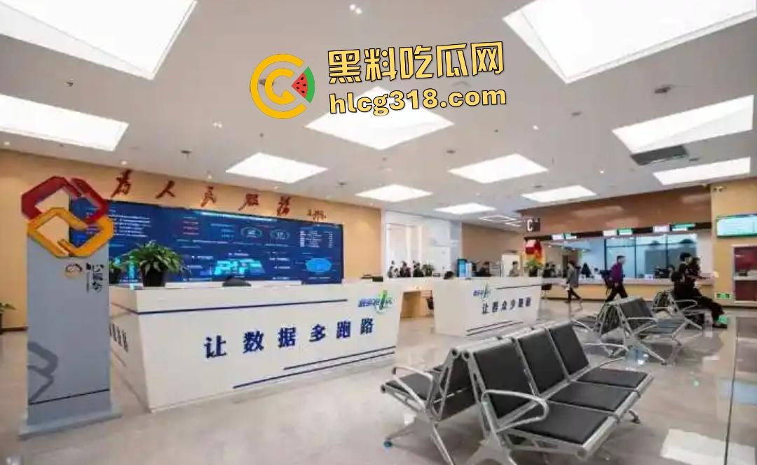 温州瑞安市政府服务中心自焚惨剧！男子因拆迁补偿不公绝望点火，保安狂灭火最后救出一具干尸！-1