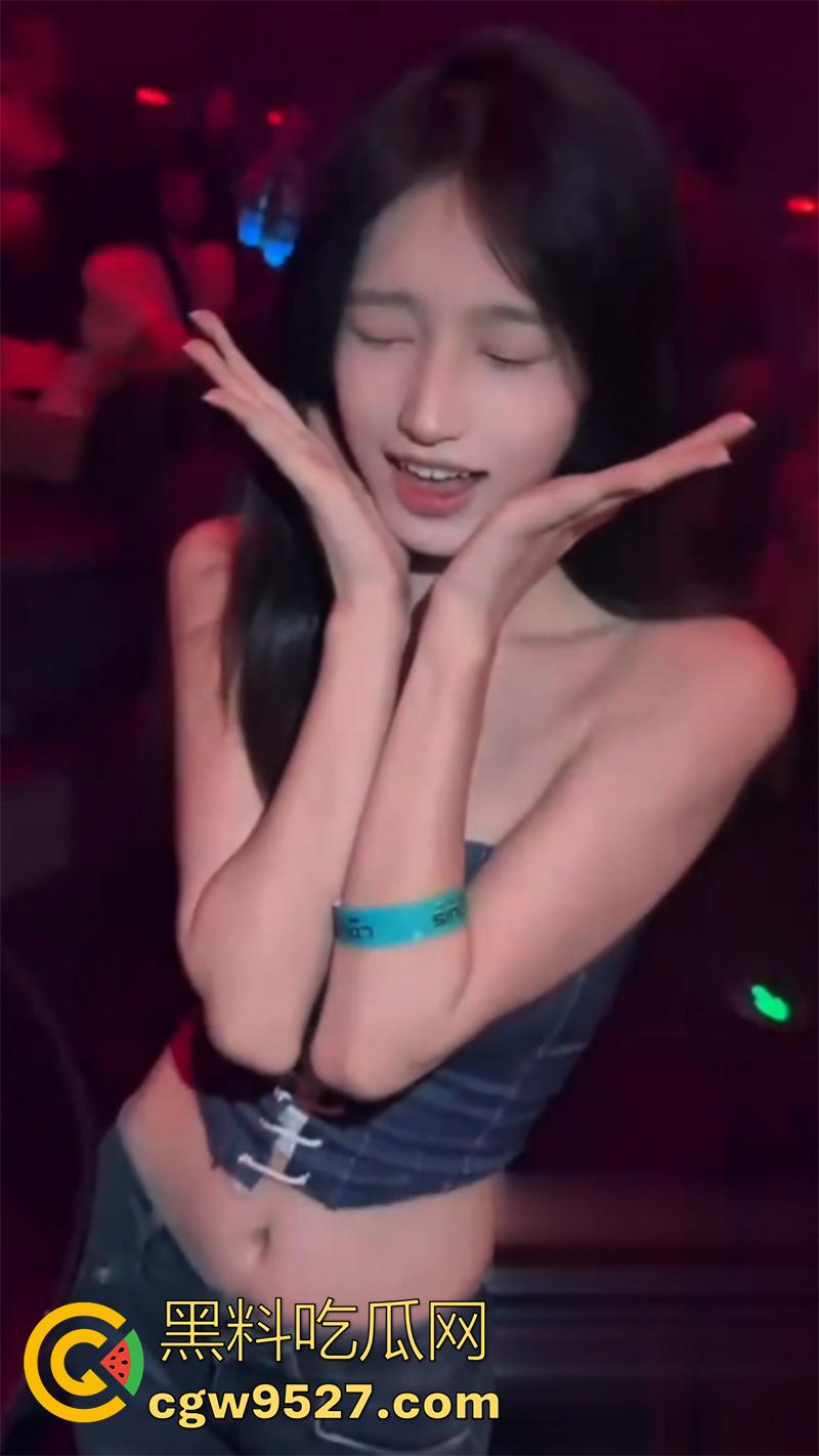 抖音54W粉丝网红【丘隹亘】,外表女神内在骚鸡,和男友恋爱期间,约炮榜一大哥卖逼,被男友曝光实锤!-4