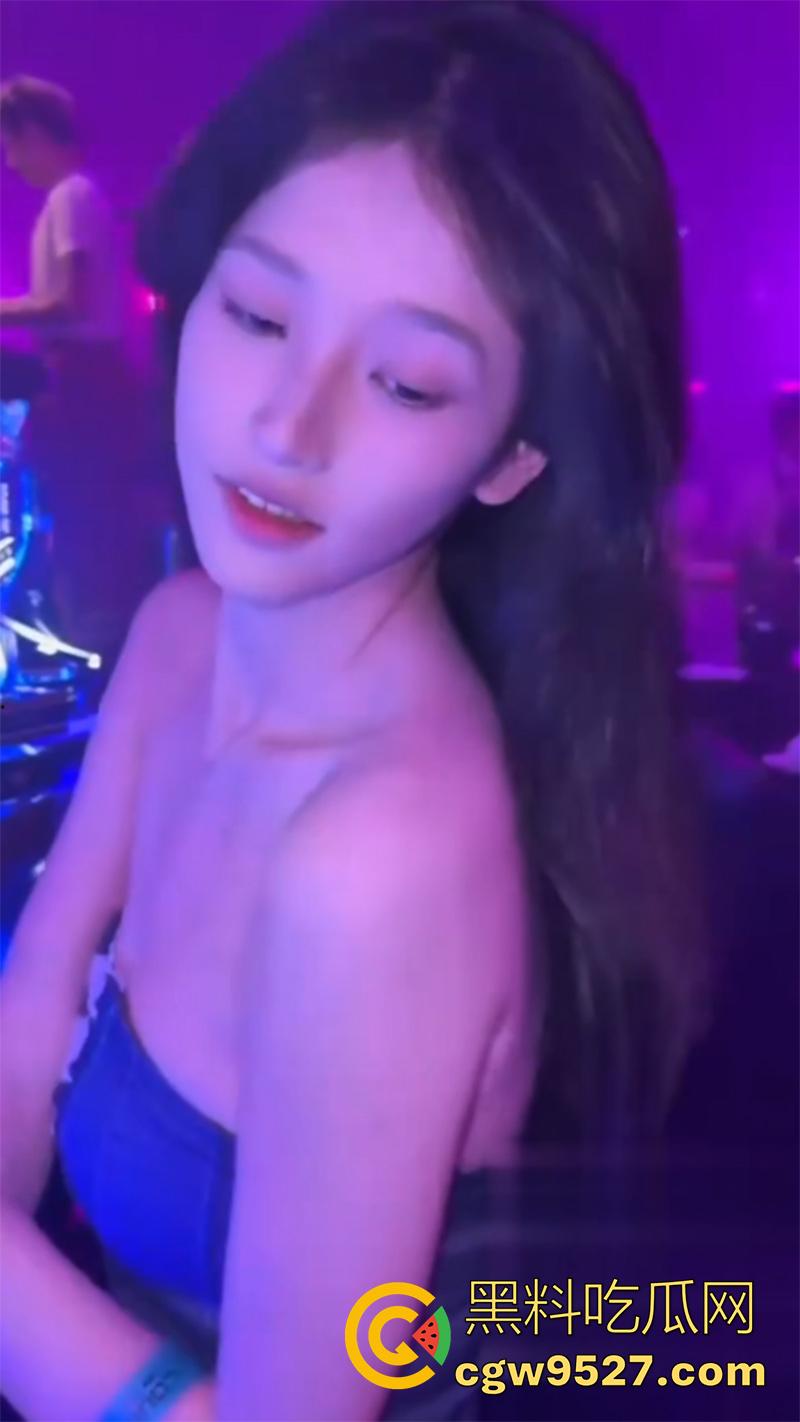 抖音54W粉丝网红【丘隹亘】,外表女神内在骚鸡,和男友恋爱期间,约炮榜一大哥卖逼,被男友曝光实锤!-5