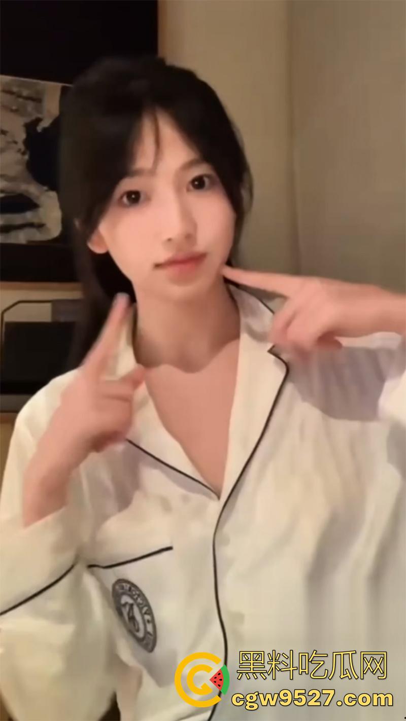 抖音54W粉丝网红【丘隹亘】,外表女神内在骚鸡,和男友恋爱期间,约炮榜一大哥卖逼,被男友曝光实锤!-6