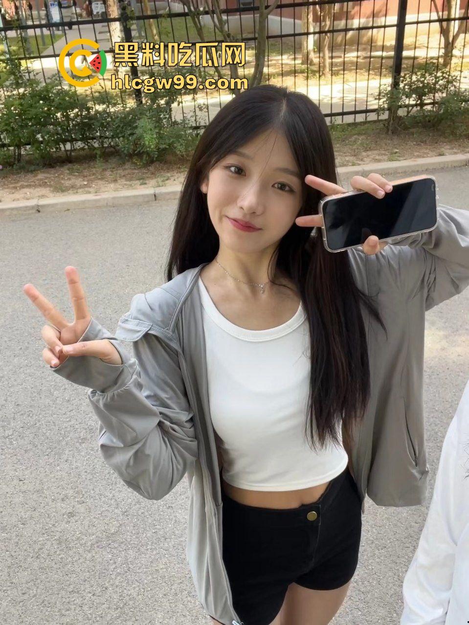 苏州艺术学校反差婊【陈萱怡】自拍高三刚刚发育成熟的纯天然美奶,私底下还高价酒店打炮后入!独家流出-2