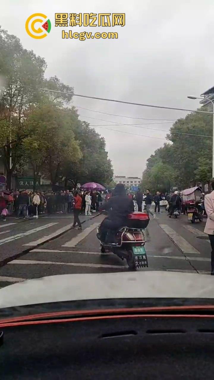 湖南衡阳又现深井吃人!工地拿纸皮当井盖 小学生坠井身亡!-13