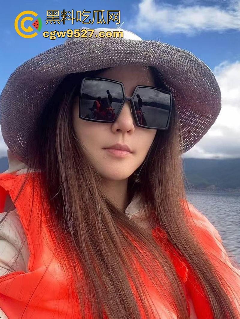 广州星锐动画老板娘【曾婷】出轨约炮视频流出,酒店深喉舔屌,口水拉丝技术娴熟,全程露脸淫荡无比!-2