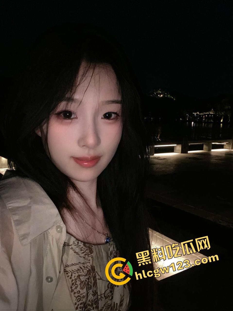 狂撩楼下烟酒店老板娘女儿,男友在外地,她嘴上说不行身体却很诚实半年聊天就为今晚,全程偷拍太带劲!-1