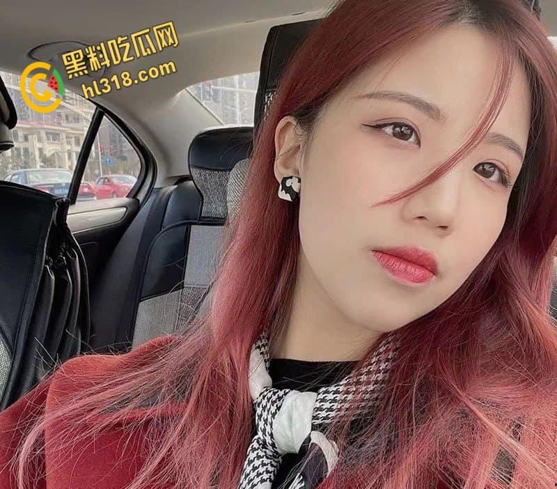 浙江传媒学院高颜女大【王霞】,被富二代男友楼道户外野战,跪地口交极致榨精,口活堪比技师 !-1