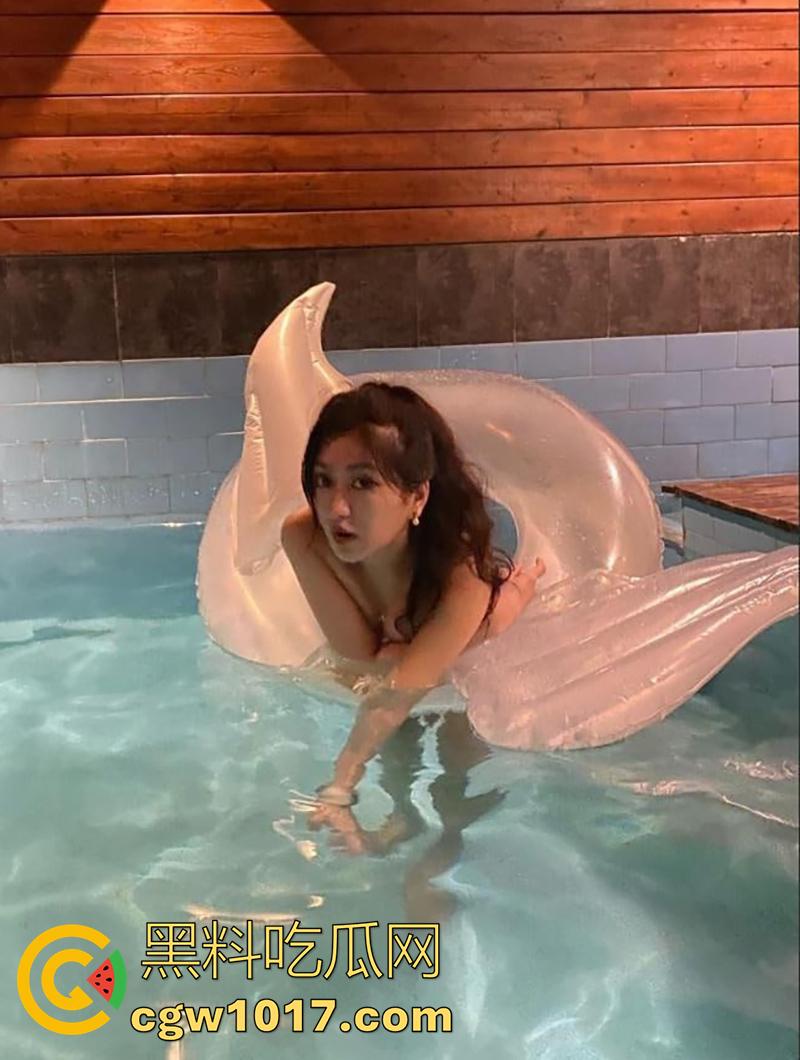 辽宁艺术学院极品班花【张思钰】,被土豪包养成金丝雀,无情输出阴道都撑破了,穿诱人黑丝,被大叔疯狂抽插!-3