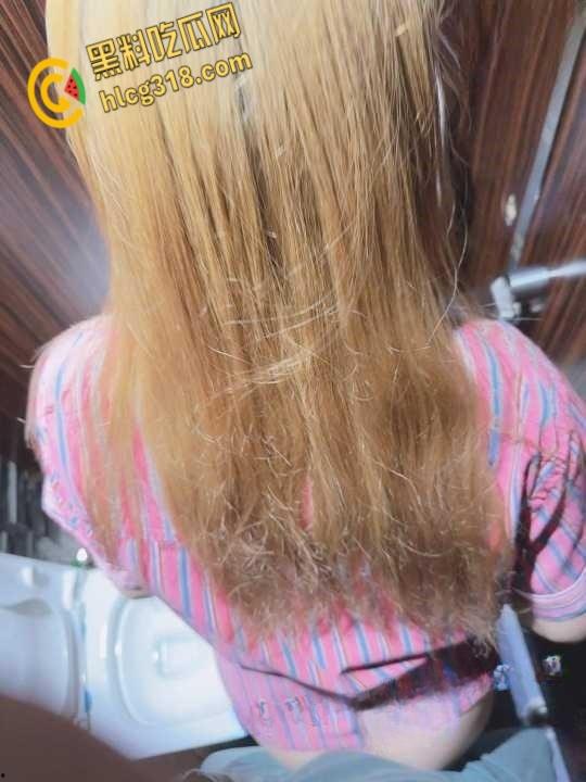 妹妹的第一次给了我之后,带妹妹去寻找刺激感!在洗浴中心跟妹妹做爱玩水晶珠!-4