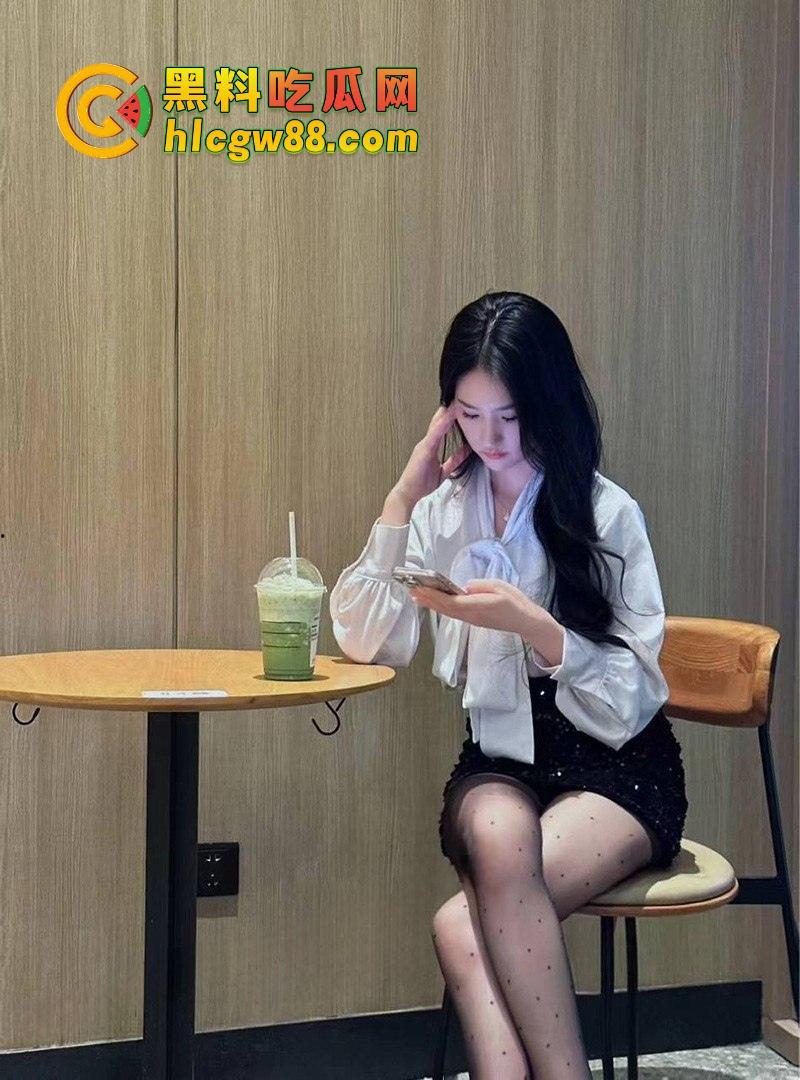 北京大一JK女仆兼职妹『刘婉玉』微信撩两周成功骗炮,白丝嫩妹被后入操哭,奶子上全是精!-1