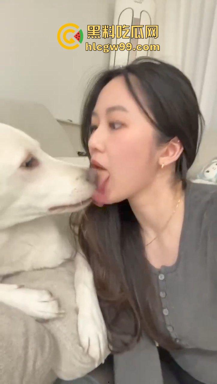 逆天炸裂反差母狗人兽交配!御姐骚鸡与自己宠物狗舌吻互舔亲嘴接吻,这是哪位兄弟转世成功了?-5