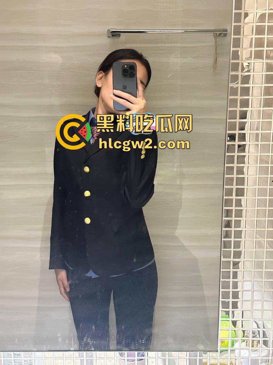 白天高铁端庄女神服务乘客,晚上骚浪跪舔肉棒服务金主 『朱筱盈』制服下是个淫娃,伺候金主比狗还敬业!-8