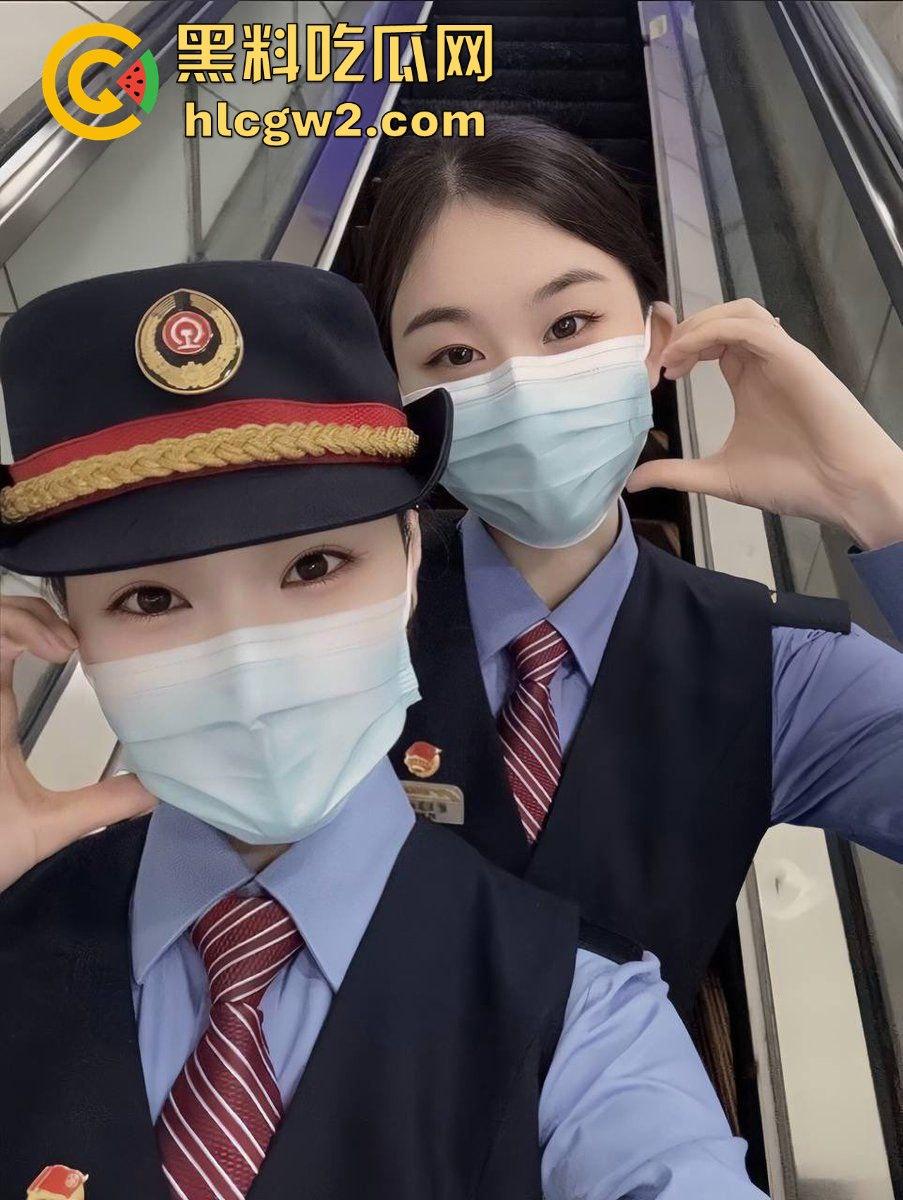 白天高铁端庄女神服务乘客,晚上骚浪跪舔肉棒服务金主 『朱筱盈』制服下是个淫娃,伺候金主比狗还敬业!-13