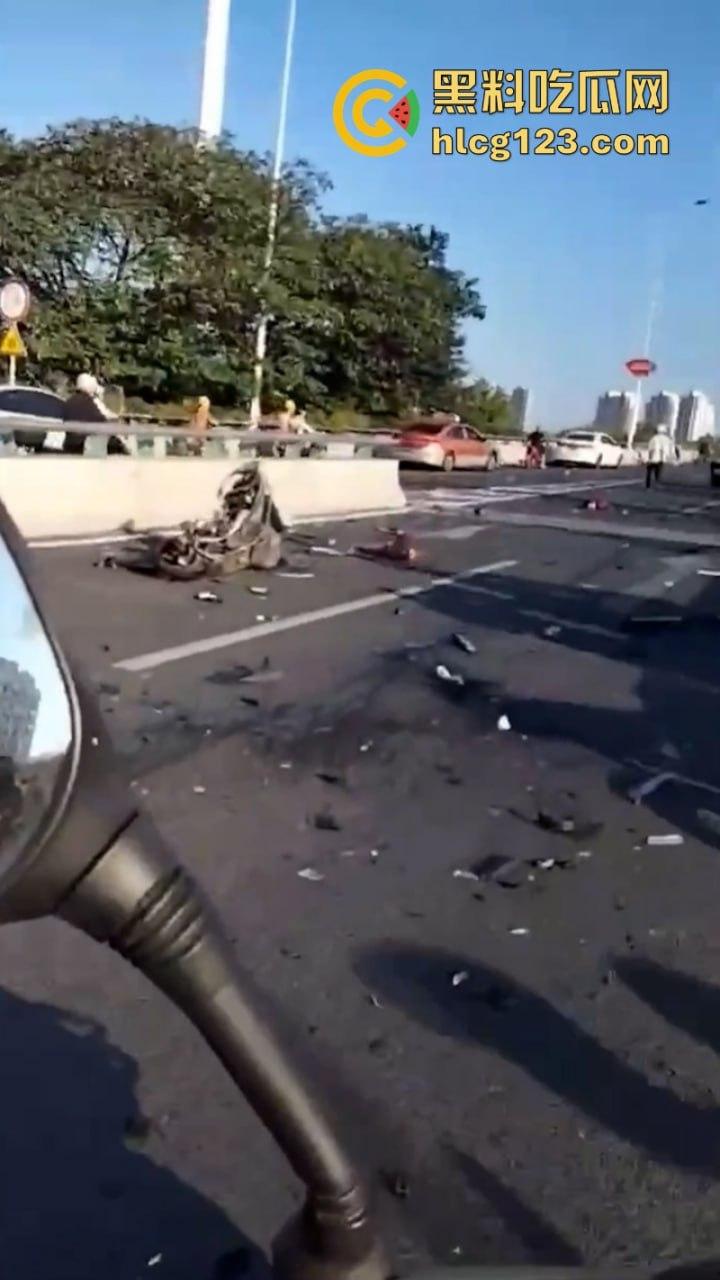 突发事件!6死7伤 湖南株洲芦淞大桥发生一起多车相撞交通事故致!-8