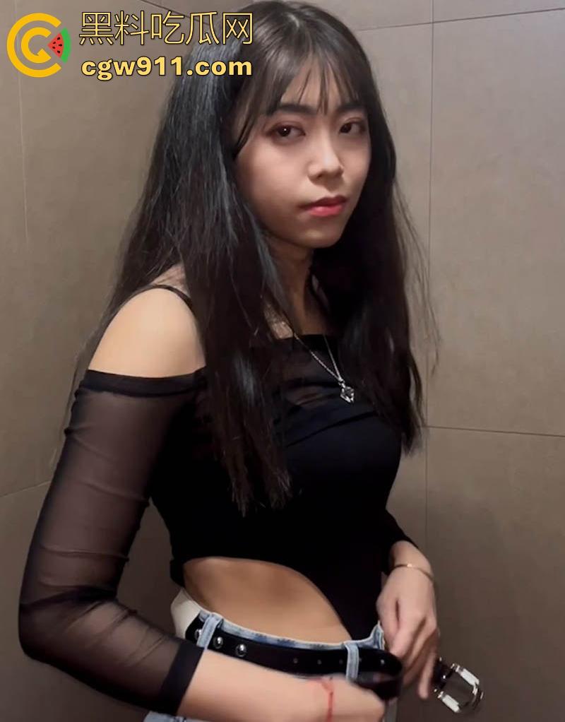 北京邮电大学性感学姐【史慧玲】后入无套狂操汁水四溅,野外露出乳钉,口交深喉吞吐,看的下体硬邦邦!-1