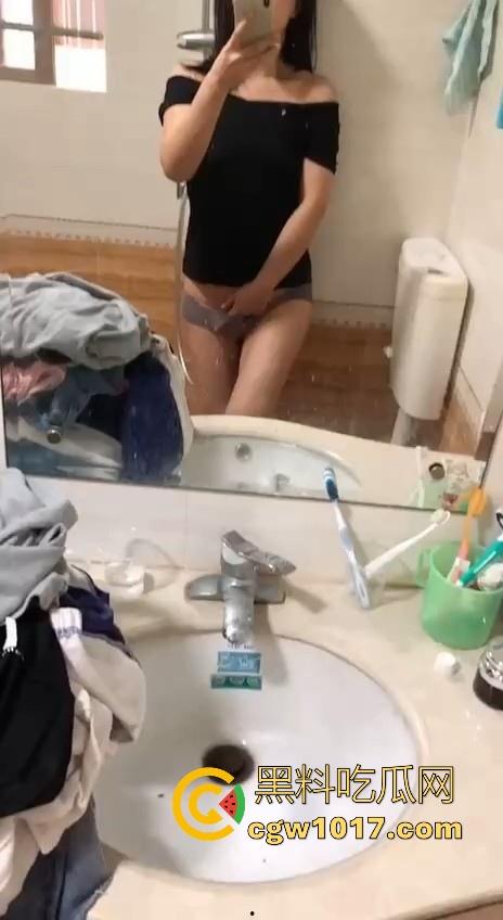 骚逼人妻拿老公小号在群里分享吃鸡吧日常,纯纯骚到入骨,每天最期待的就是大屌,叫声都淫荡过人真的受不了!-8