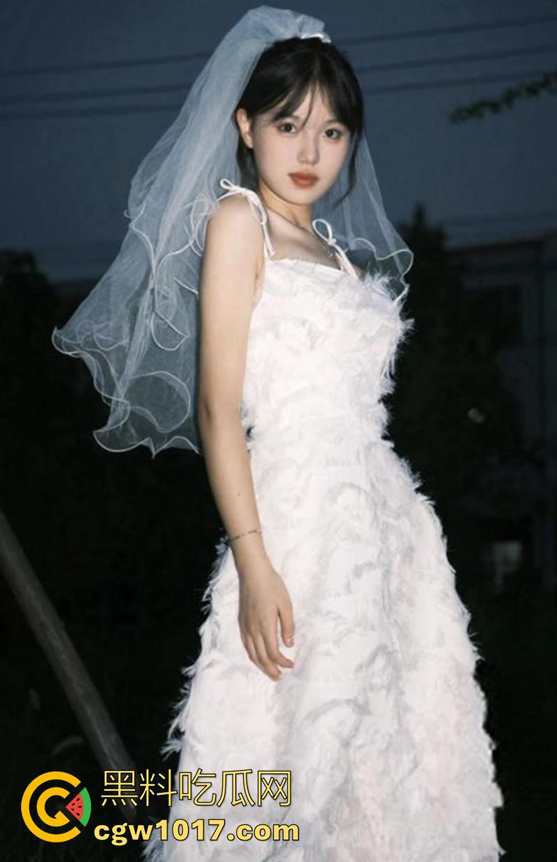 成都中医药大学,反差婊【满雨涵】,颜值超清纯的甜美嫩妹,被调教成母狗,在宿舍自拍露奶,结果视频遭曝光!-5