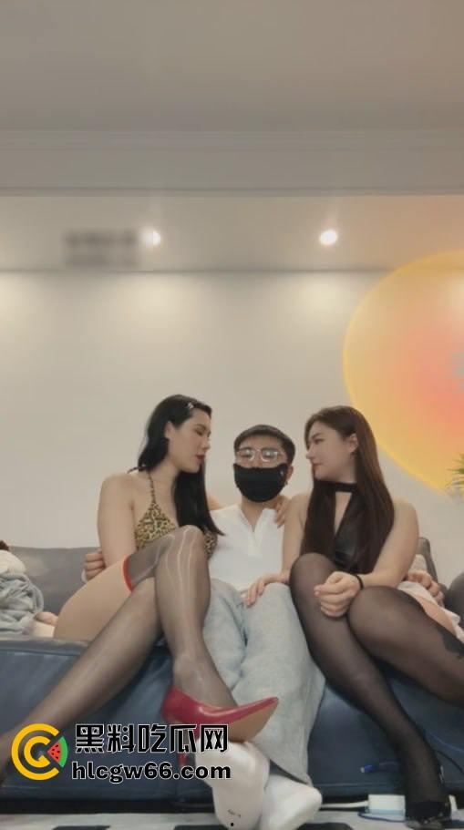 长沙秘书【小祺】当众被爆操,闺蜜牵线卖身换提成,跪舔老板鸡巴舔到吐奶,掰穴求操骚得像发情母狗!-8