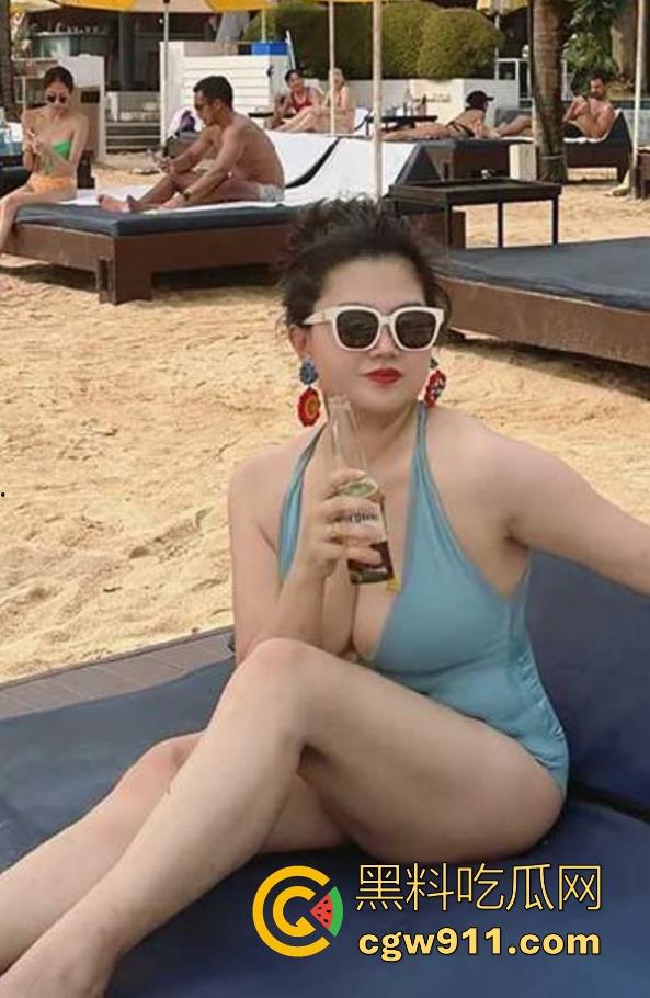 亲手剃光堂姐逼毛,看着白净的小穴,让她穿上汉服开档白丝,边看白虎骚逼边无套爆操,爽飞了!-1