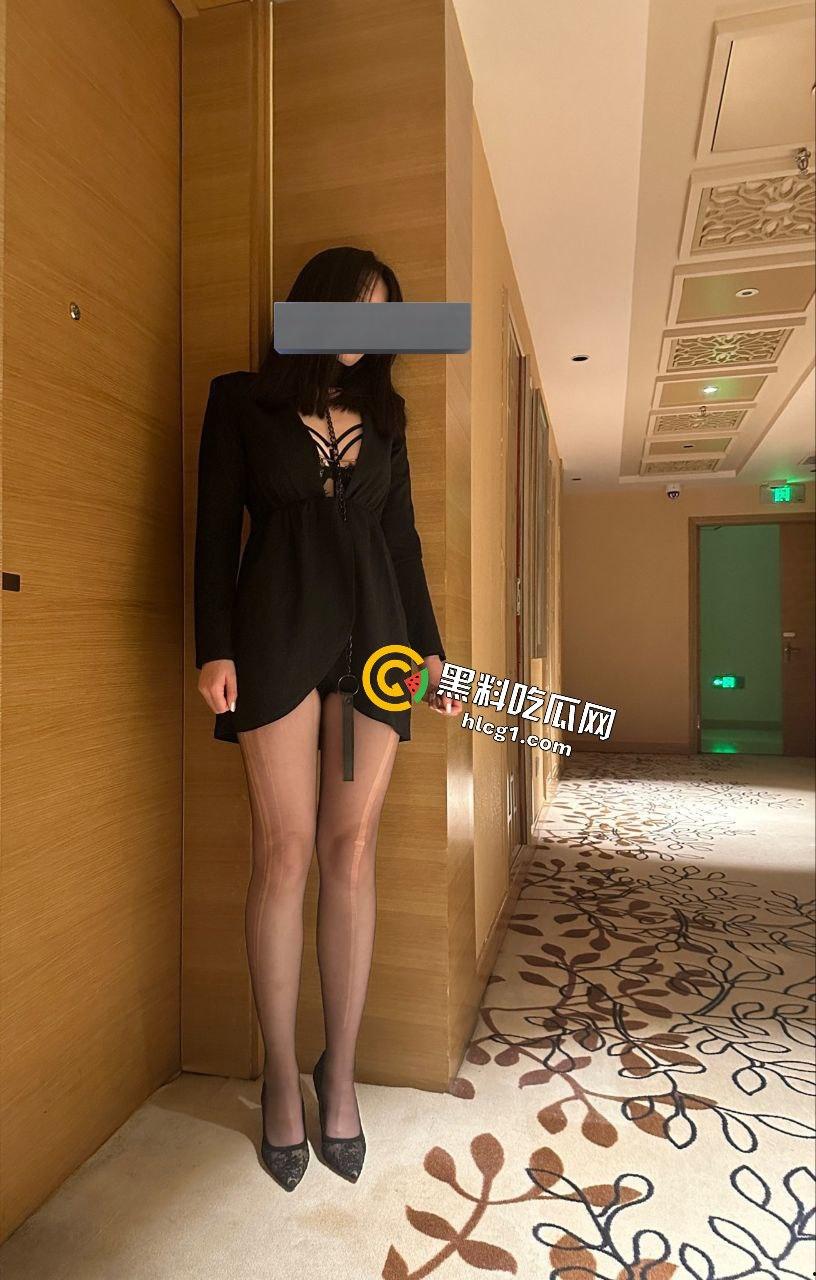 常州大学05年生被调教一年半,终成合格母狗,来到喜来登玩露出尽显 K9 本性!-6