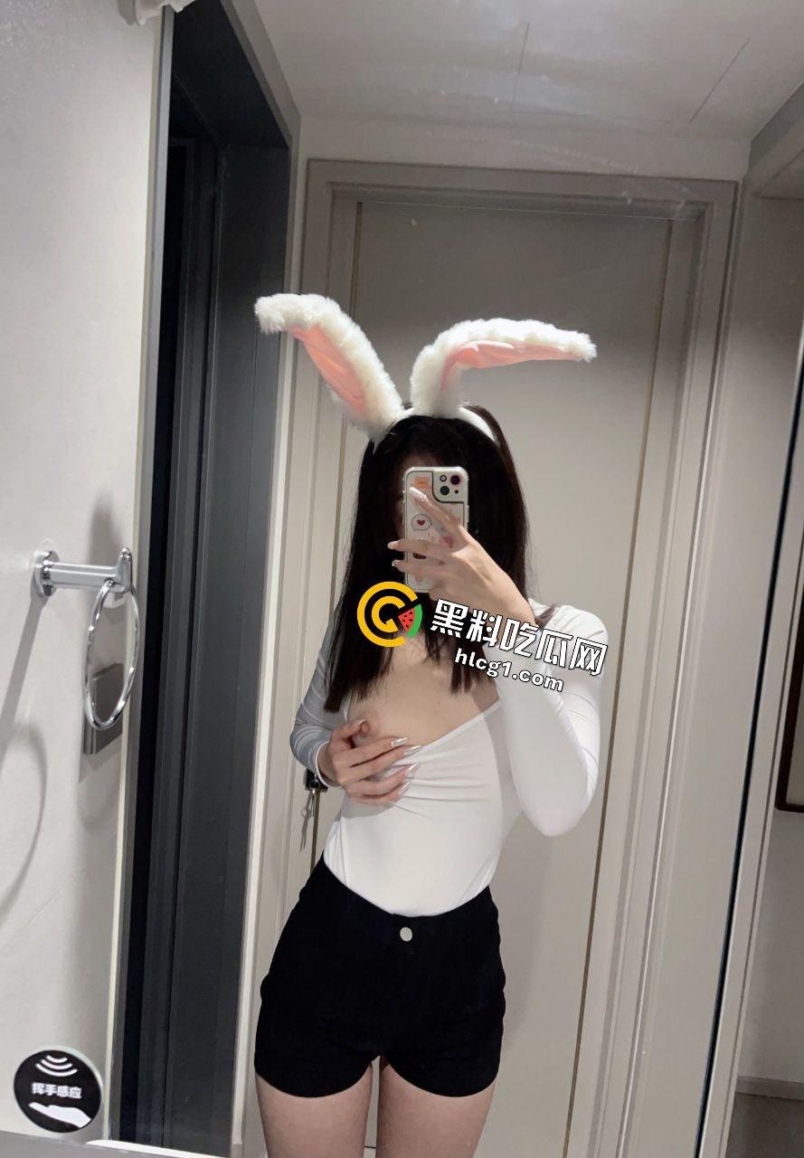 常州大学05年生被调教一年半,终成合格母狗,来到喜来登玩露出尽显 K9 本性!-8