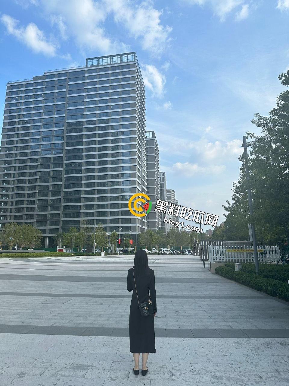 常州大学05年生被调教一年半,终成合格母狗,来到喜来登玩露出尽显 K9 本性!-11