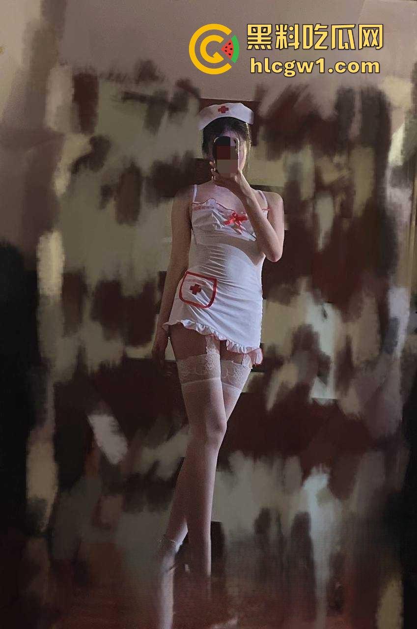 柳州夫妻激情视频外泄成艳照门,护士制服骚妻深情吃鸡,内射浪叫高能流出,维修店员功德无量!-4