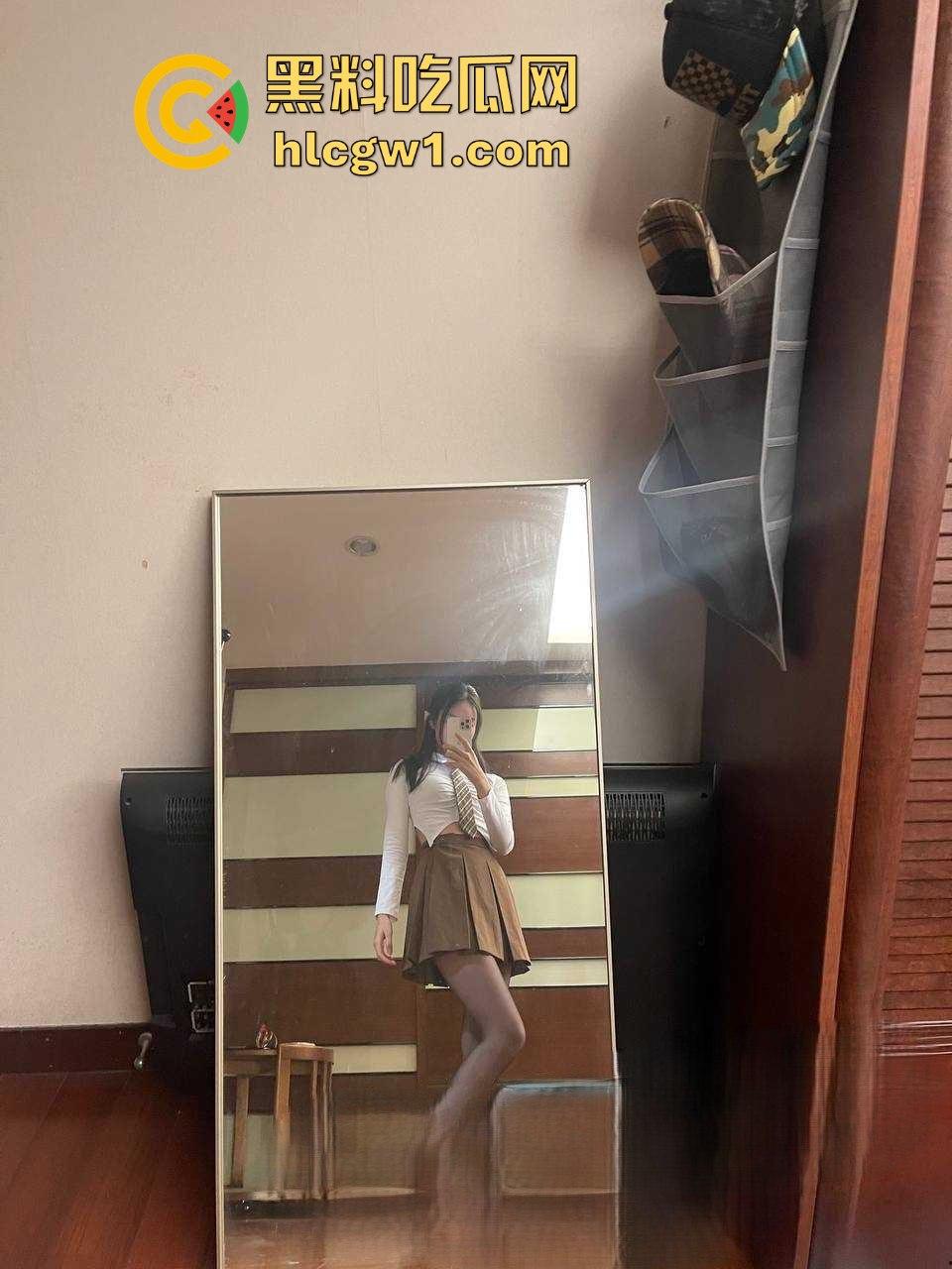 柳州夫妻激情视频外泄成艳照门,护士制服骚妻深情吃鸡,内射浪叫高能流出,维修店员功德无量!-5