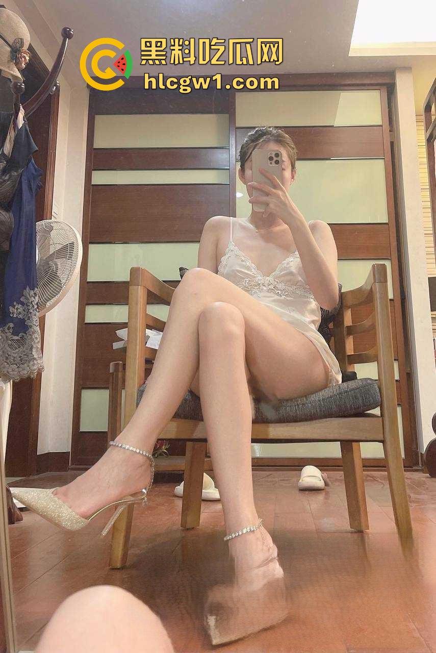 柳州夫妻激情视频外泄成艳照门,护士制服骚妻深情吃鸡,内射浪叫高能流出,维修店员功德无量!-8