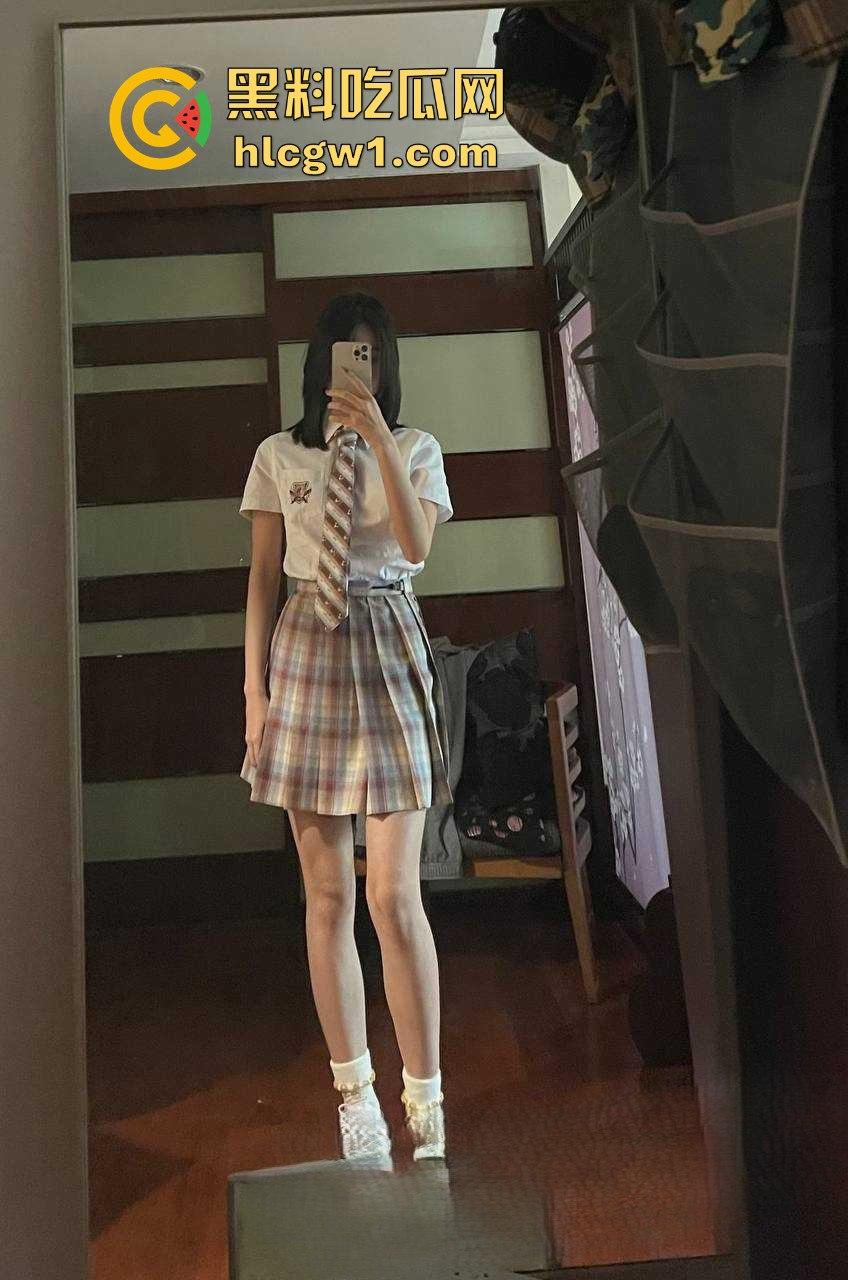 柳州夫妻激情视频外泄成艳照门,护士制服骚妻深情吃鸡,内射浪叫高能流出,维修店员功德无量!-9