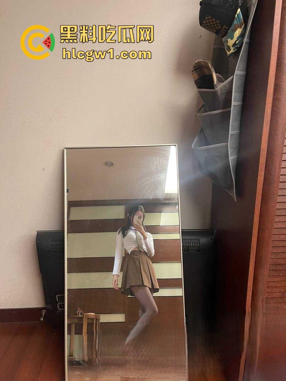 柳州夫妻激情视频外泄成艳照门,护士制服骚妻深情吃鸡,内射浪叫高能流出,维修店员功德无量!-15