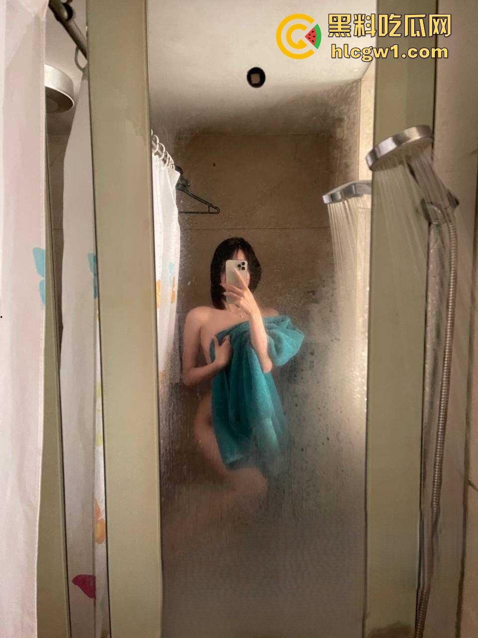 柳州夫妻激情视频外泄成艳照门,护士制服骚妻深情吃鸡,内射浪叫高能流出,维修店员功德无量!-17